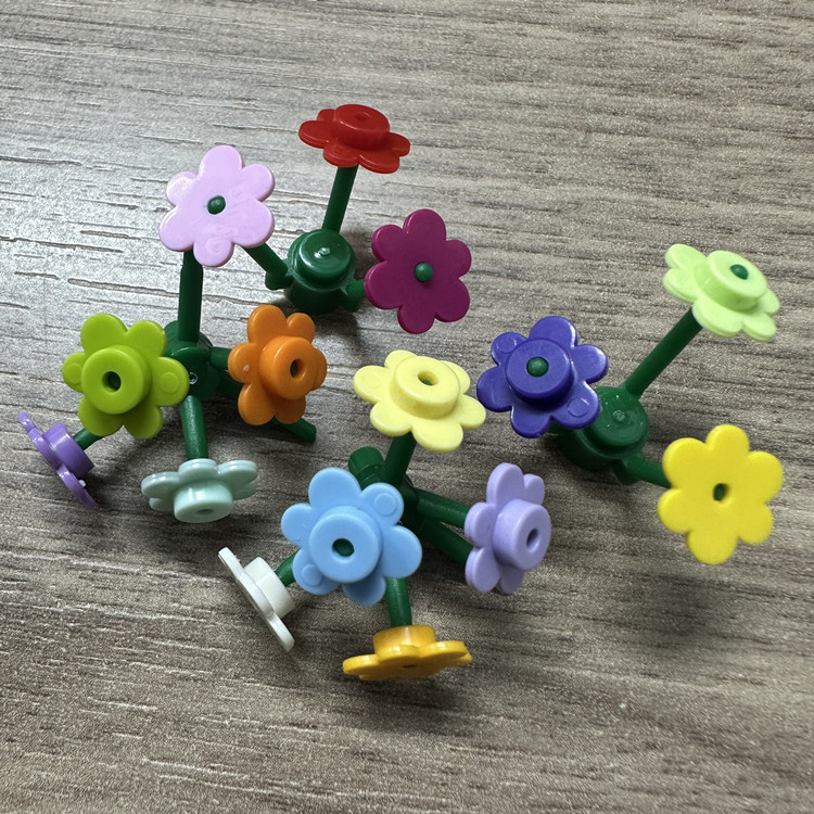 500-1000 pz. Piccoli Fiori 374 - Model Kit Brand recensione e prezzo
